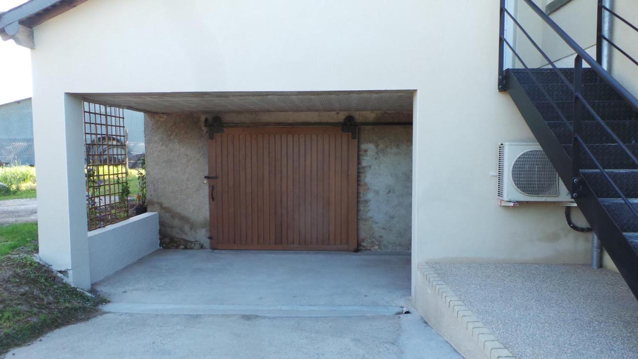 Chambre D'Hotes Mansardee Saint-Ouen-les-Vignes Exterior foto
